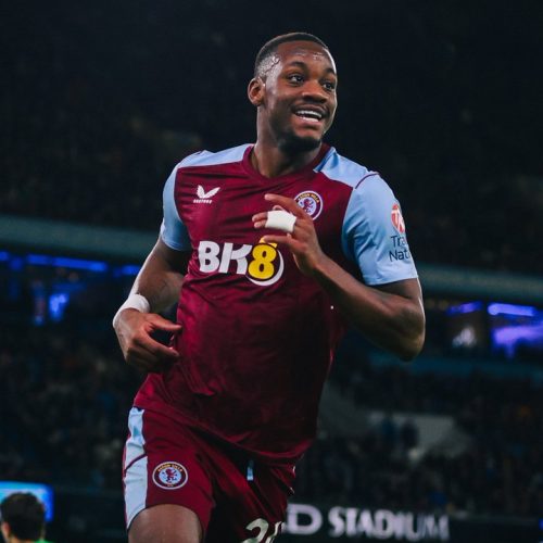 Doblete de Jhon Durán para amargar al Liverpool