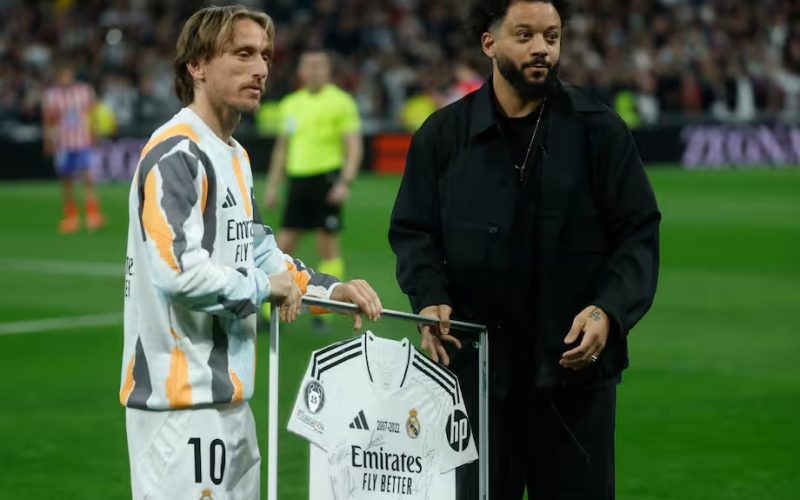Real Madrid homenajeó a Marcelo en la previa del derbi madrileño