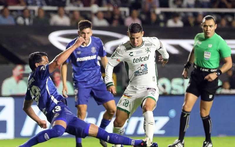 James Rodríguez con Club León FC ante Toluca en la Liga M. Empate 3×3